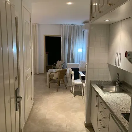 Estudio Con Insuperables Vistas Al Mar: Aparcamiento Apartament Marbella