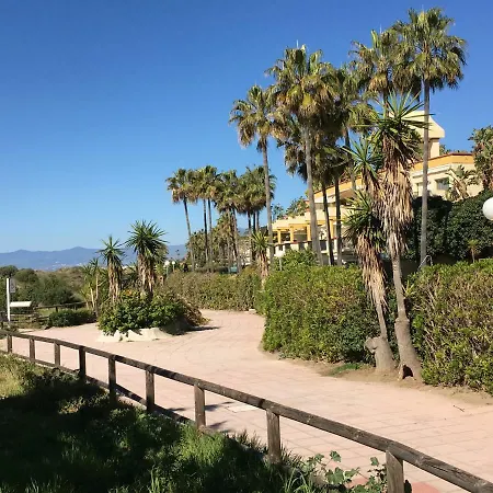 Estudio Con Insuperables Vistas Al Mar: Aparcamiento Apartament Marbella